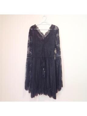 🦇 NWT Restyle Eyelash Lace Dress 🪦